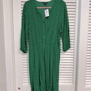 NWT Banana Republic mid dress with polkadots. Size Large